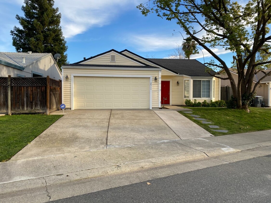 Primary Photo - 2911 Twin Creeks Ln