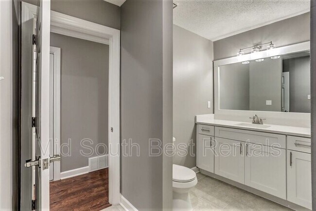 Foto del edificio - 3444 Tournament Dr S