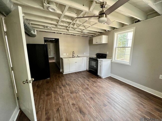 Photo - 418 E State St Apartment