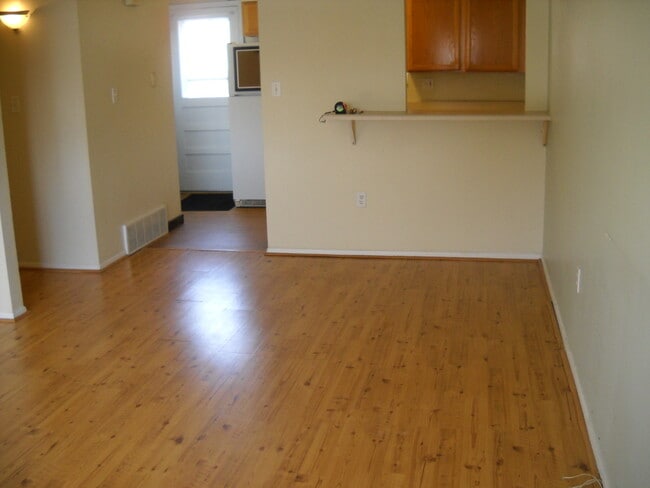 Building Photo - 707 3rd St