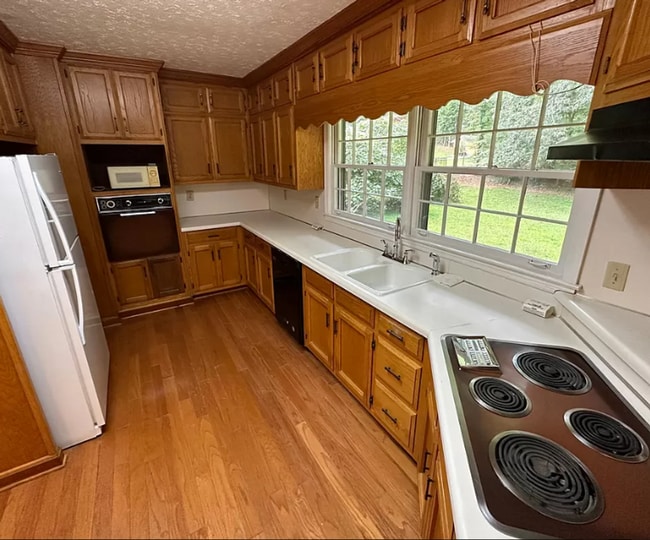Building Photo - Ranch home in Lilburn.  Parkview School Di...