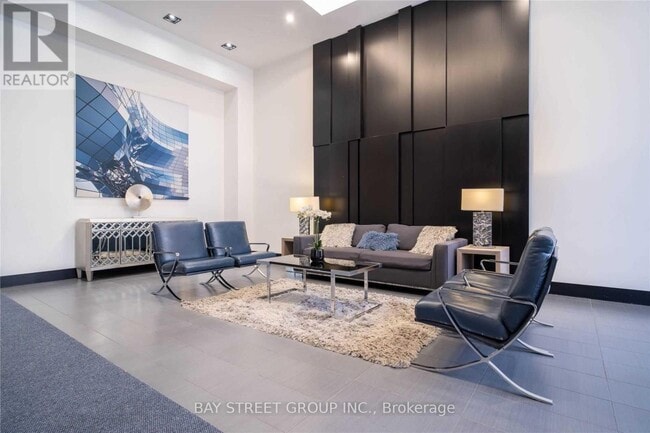 Photo du bâtiment - 4070-4070 Confederation Pkwy