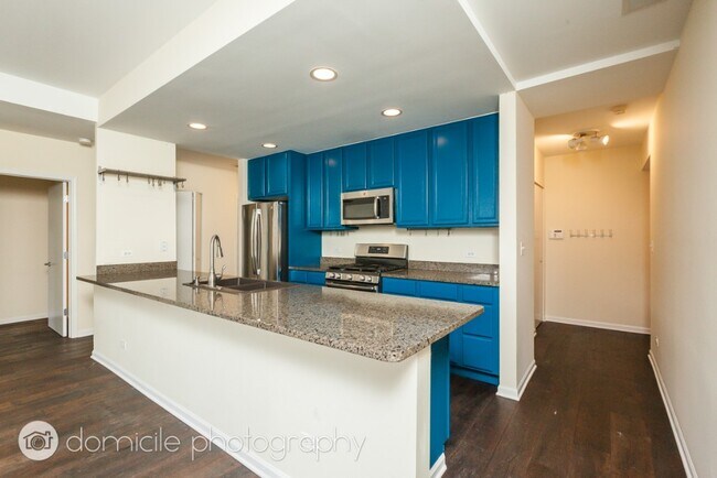 Building Photo - 2317 W Wolfram St