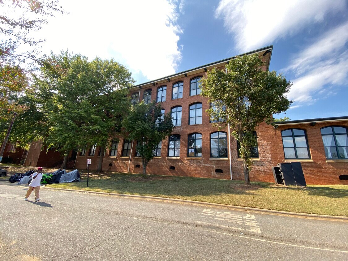 201 S Hoskins Rd Unit 317, Charlotte, NC 28208 Condo for Rent in