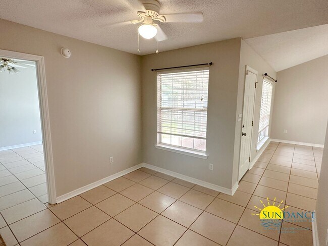 Building Photo - Beautiful 3 Bedroom Home in Navarre!