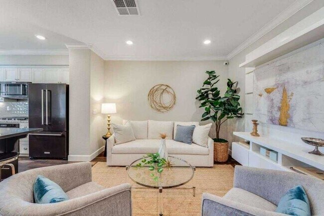 Foto del edificio - Luxury 3-Bed Townhouse in Hayward Just Built in 2019!
