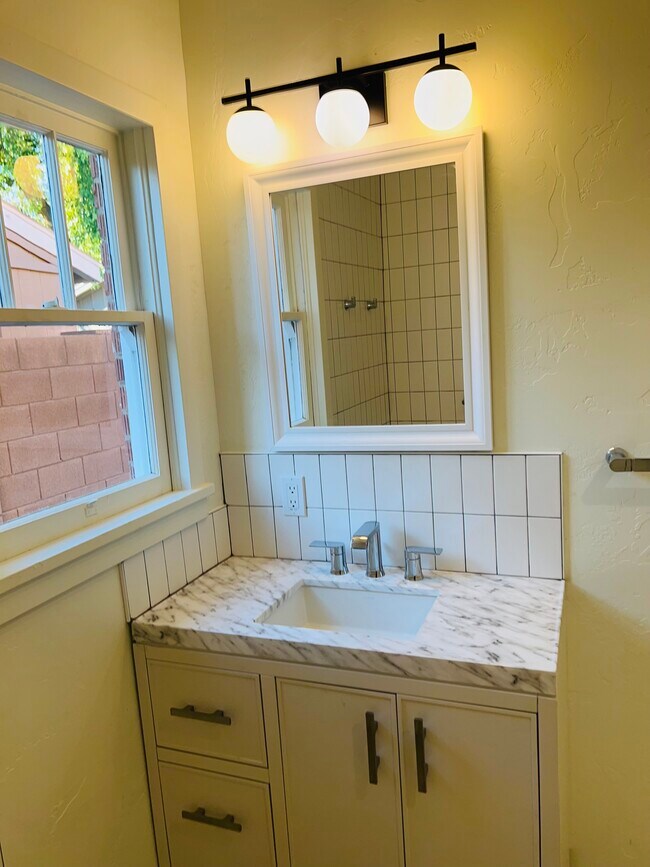 Foto del edificio - 514 W Turney Ave