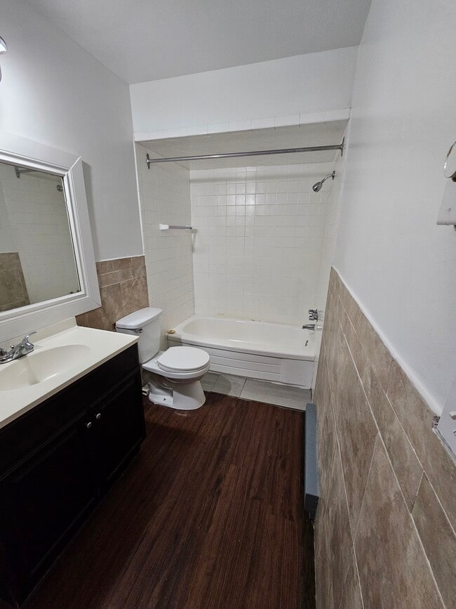 Building Photo - Leamington Manor