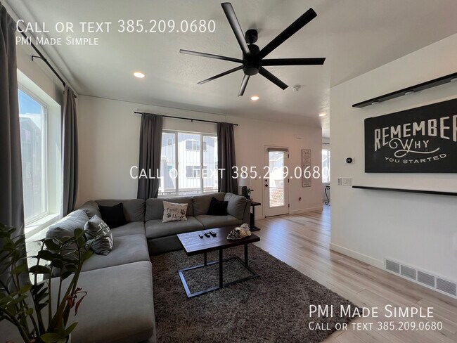 Building Photo - $250 Move-in Special! Modern and Comfortab...