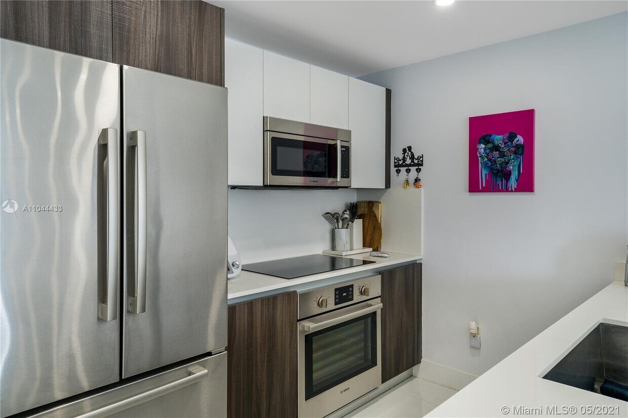 Foto principal - 488 NE 18th St