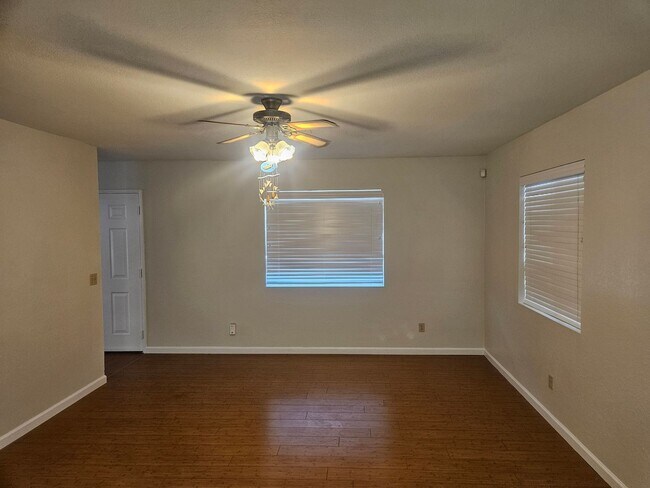 Foto del edificio - 3151 Sycamore Ave