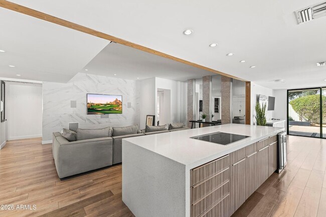 Foto del edificio - 6834 N 72nd Pl