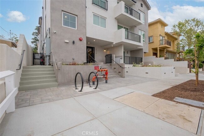 Building Photo - 10218 Fernglen Ave