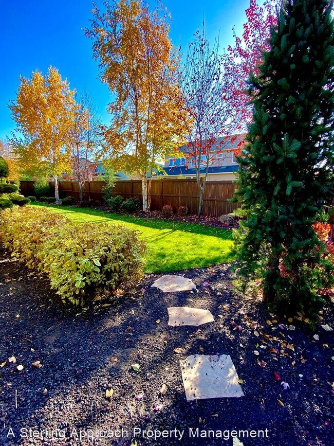 Foto del edificio - 4 br, 2.5 bath House - 885 W Arnaz St