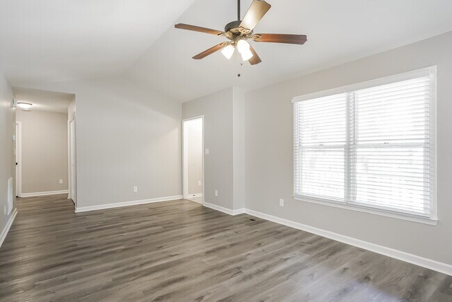 Building Photo - 104 Newbury Ct