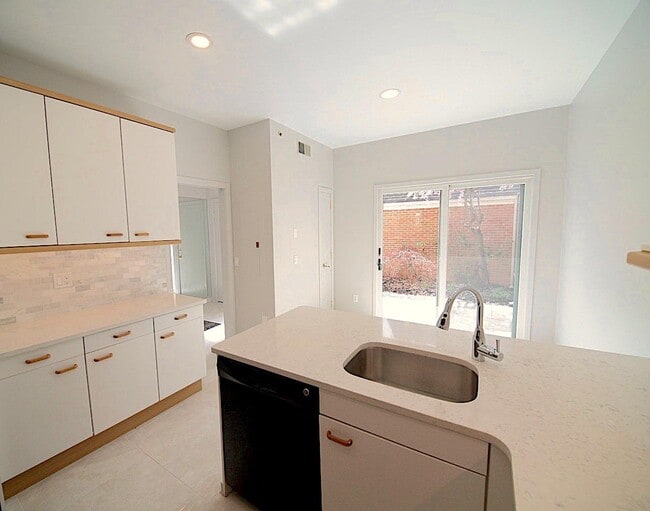 14 Sedgewick Village Ln, Darien, CT 06820 Condo for Rent in Darien, CT