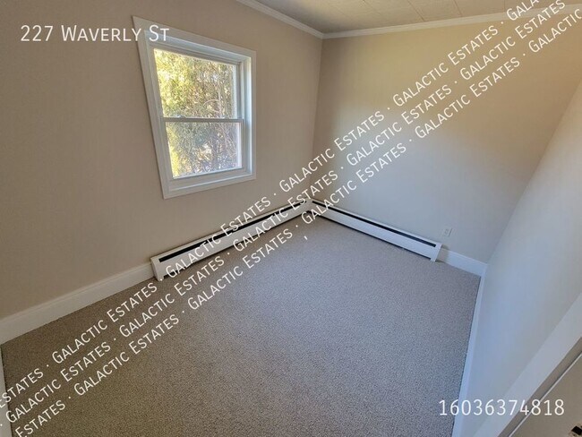 Building Photo - East Side Neighborhood 4 Bedroom 1.5 bath ...