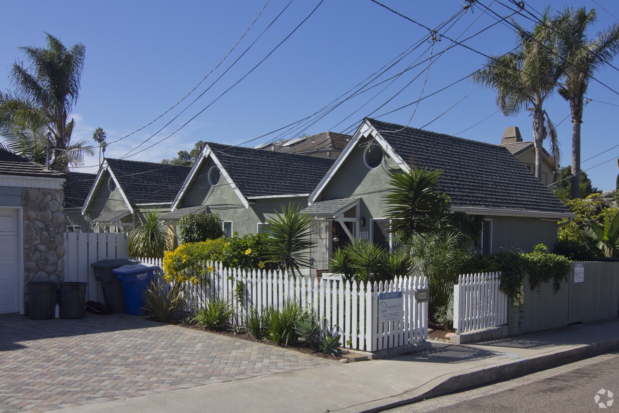 Primary Photo - Moonlight Village