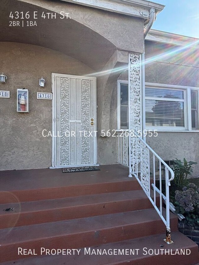 Foto principal - 2 Bedroom 1 Bath with Garage Space - Avail...