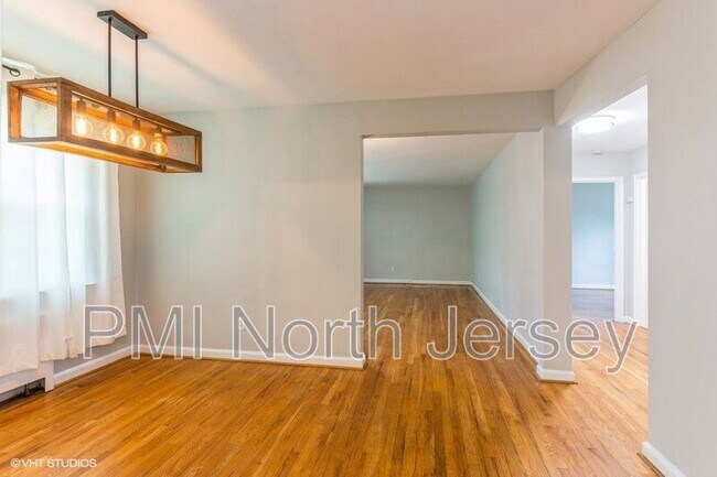 Building Photo - 24 Hutton Ave #48