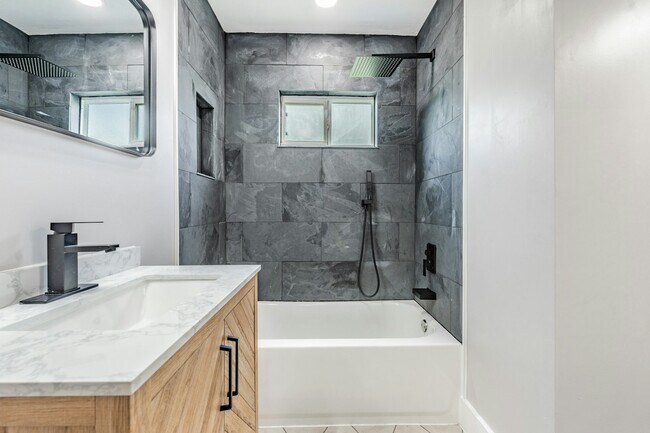 Foto del edificio - 186 22nd Ave N