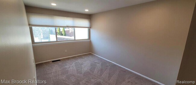 Foto del edificio - 7416 Azalea Ct