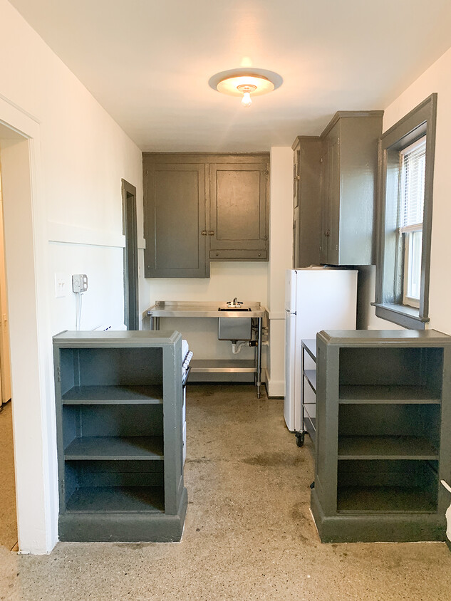 Primary Photo - 1050 Hibbard St