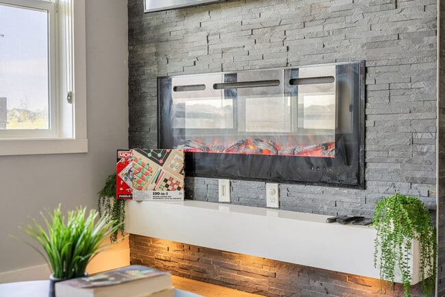 Building Photo - 850 Cornerstone Way NE