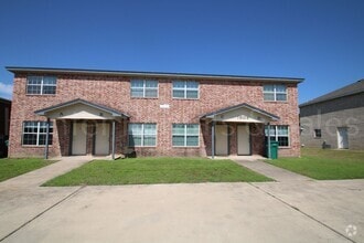 Building Photo - 1604 Aztec Trce