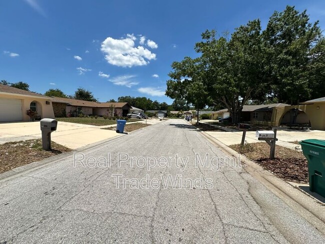 Foto del edificio - 2609 Ridge Ln