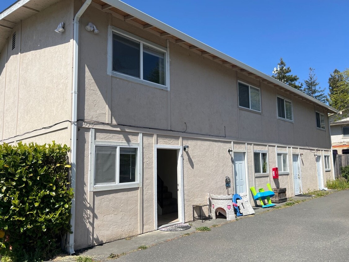 3979 Cedar St Unit A, Eureka, CA 95501 Room for Rent in Eureka, CA