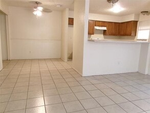 Building Photo - 510 Victoria Dr