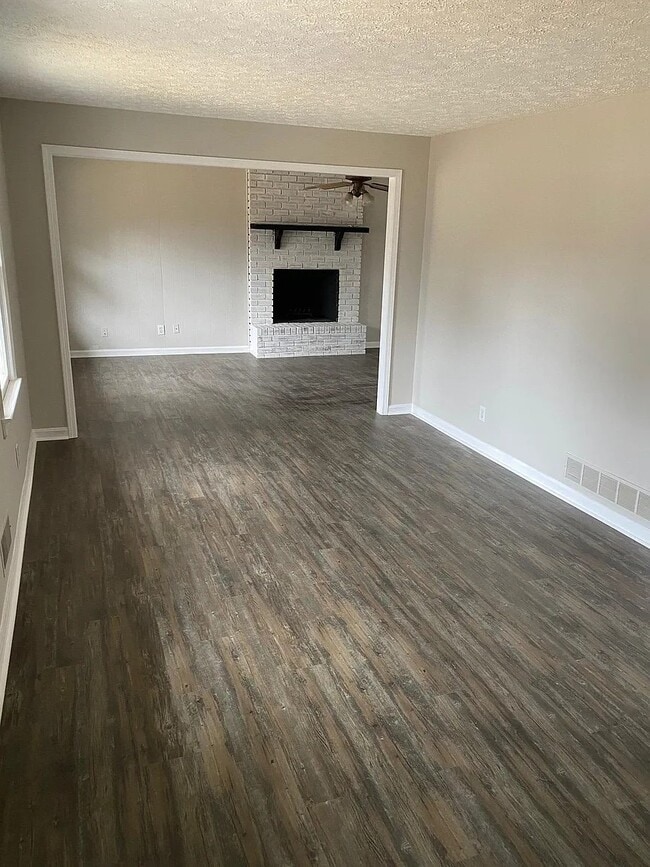 Foto del edificio - 506 Jefferson Dr