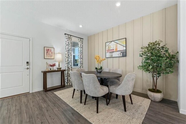 Building Photo - 3061 Cambridge Ml St