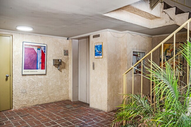 Foto del edificio - 11661 Goshen Ave