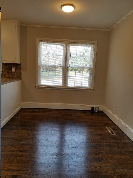 Foto del edificio - Nice 2BR/1BA House Near Camp North End in ...