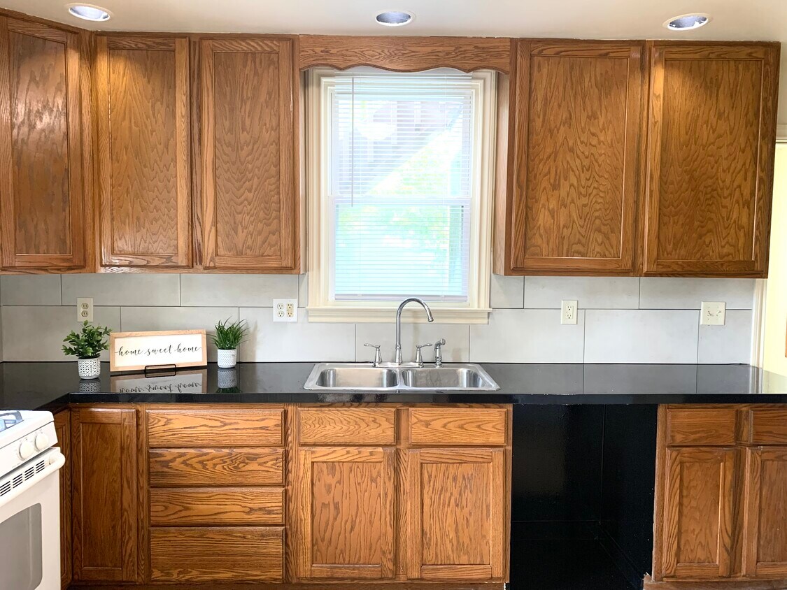 607 11th St, Port Huron, MI 48060 Townhome Rentals in Port Huron MI