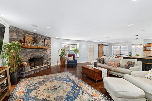 Foto del edificio - 2710 Colonial Dr