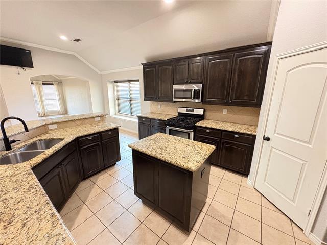 Foto del edificio - 5900 Shiner Dr