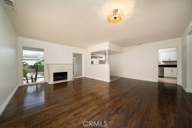 Foto del edificio - 2542 Vuelta Grande Ave