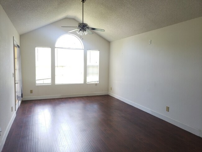 Foto del edificio - 1 Bed 1 Bath in desirable Williamsburg area of SW Orlando, $1499