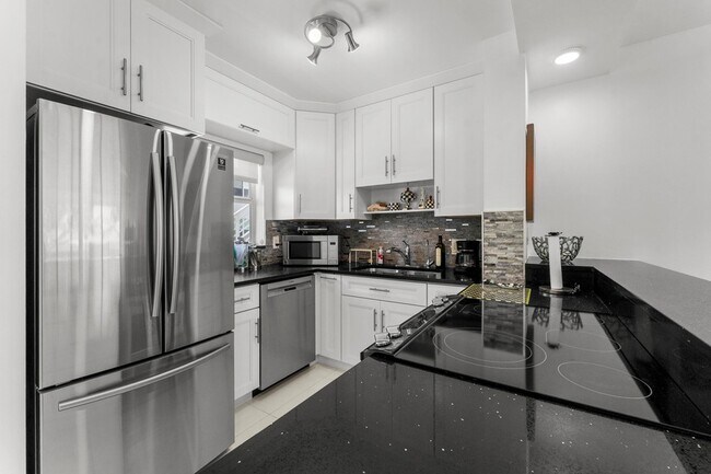 Foto del edificio - 1041 Hillsboro Mile Unit 5