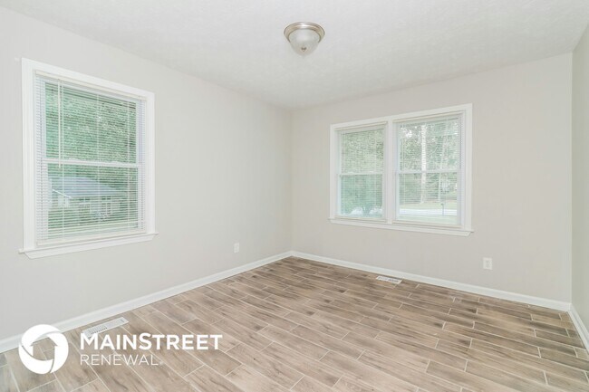 Foto del edificio - 246 Timber Lake Cir