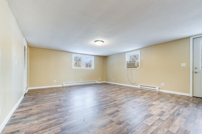 Building Photo - Spacious Cambridge City Home