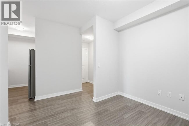 Building Photo - 870 Queenston Rd