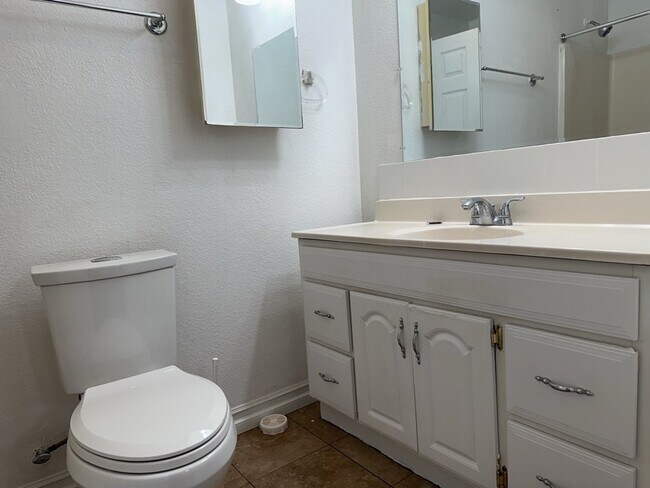 Building Photo - 3 Bed, 2 Bath, Riverside Home with 1800 Sq...