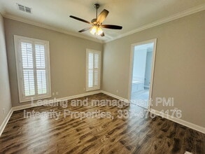 Building Photo - 113 Oak Village Dr