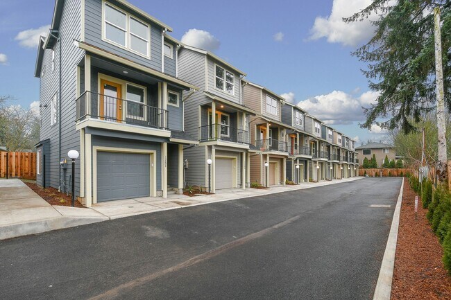 Foto del edificio - Elegant Three-Bedroom Home with Updated Kitchen & Vaulted Ceilings