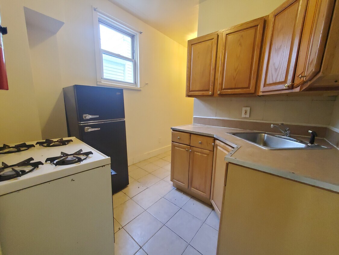 Primary Photo - 628 Bramhall Ave