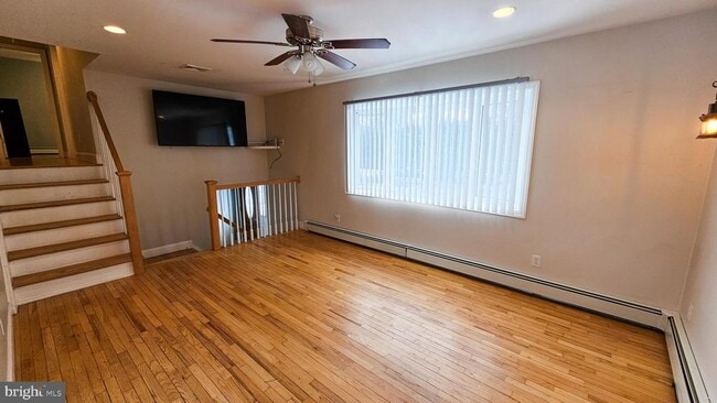 Building Photo - 213 8th St